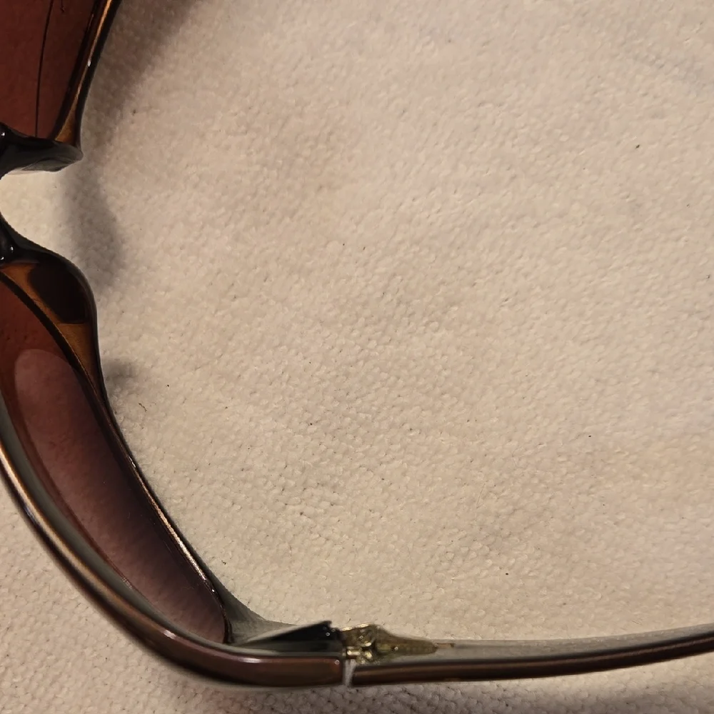 Maui Jim Hibiscus MJ 134-07 - FOR PARTS OR REPAIR - READ